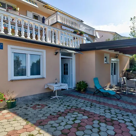Appartement Mit Terrasse By Interhome