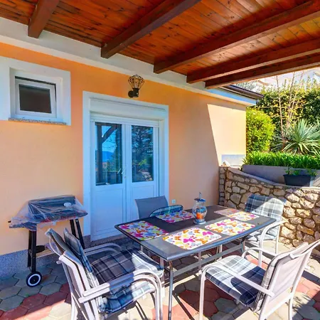 Apartament Mit Terrasse By Interhome