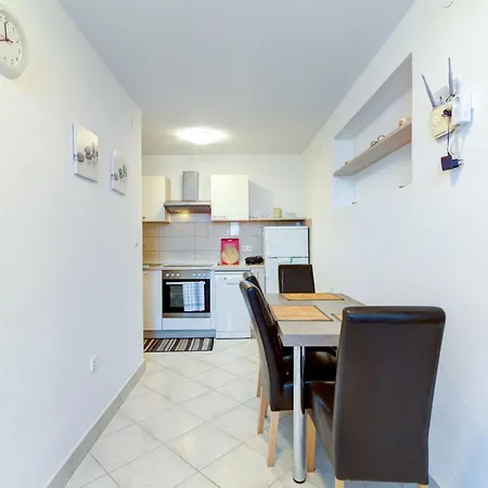 Mit Terrasse By Interhome